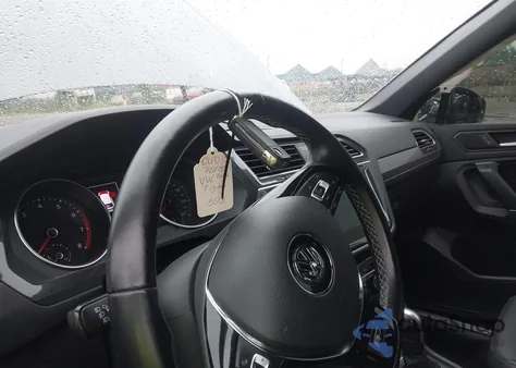 2020 Volkswagen Tiguan 2.0T Se/2.0T Se R-Line Black/2.0T Sel z USA, uszkodzony, nr VIN 3VV2B7AX4LM165513